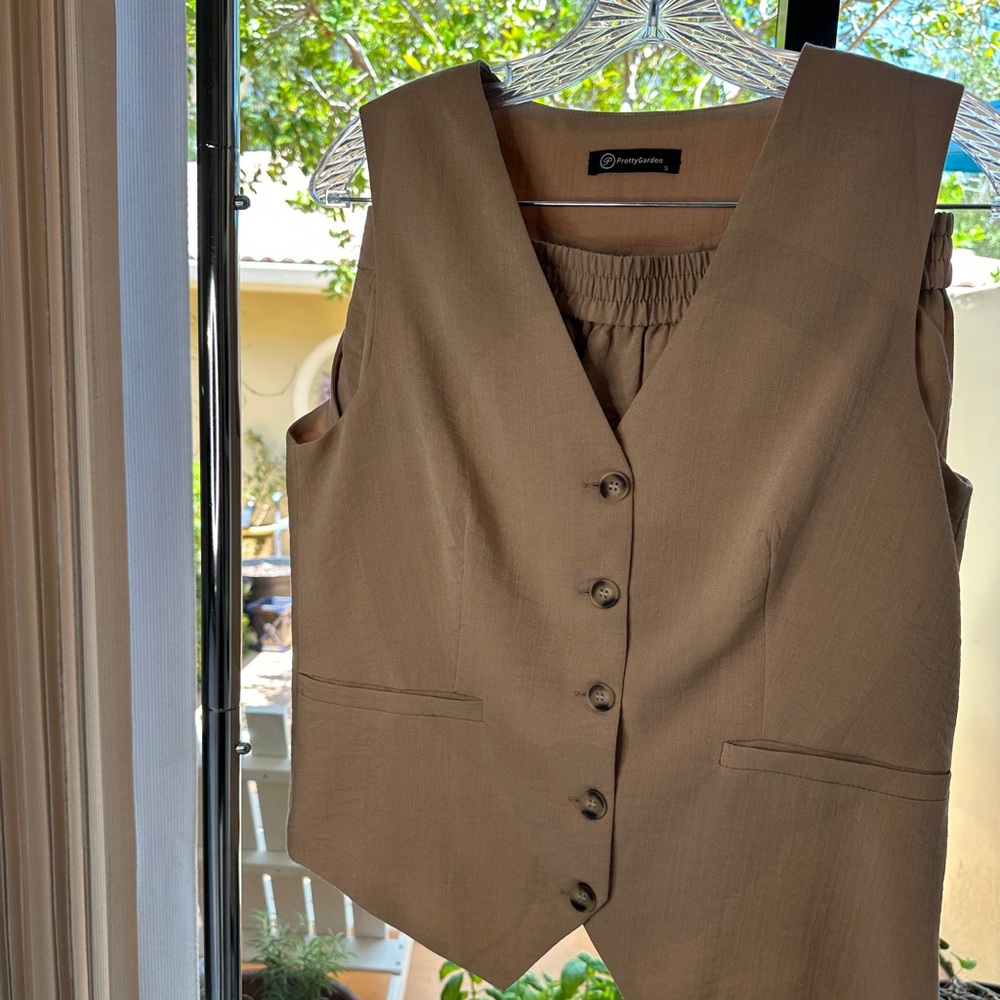 Elegant Tan Women/ 2 Piece Shorts Set For Women size SMALL